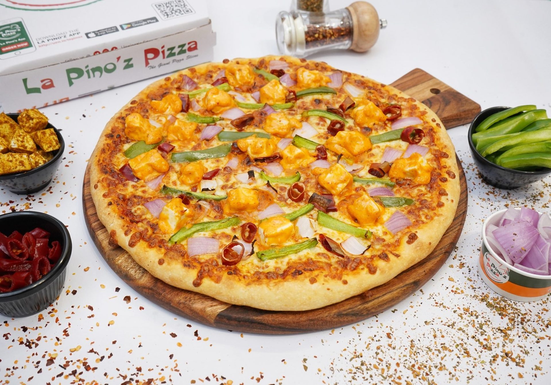 Paneer butter masala on a pizza