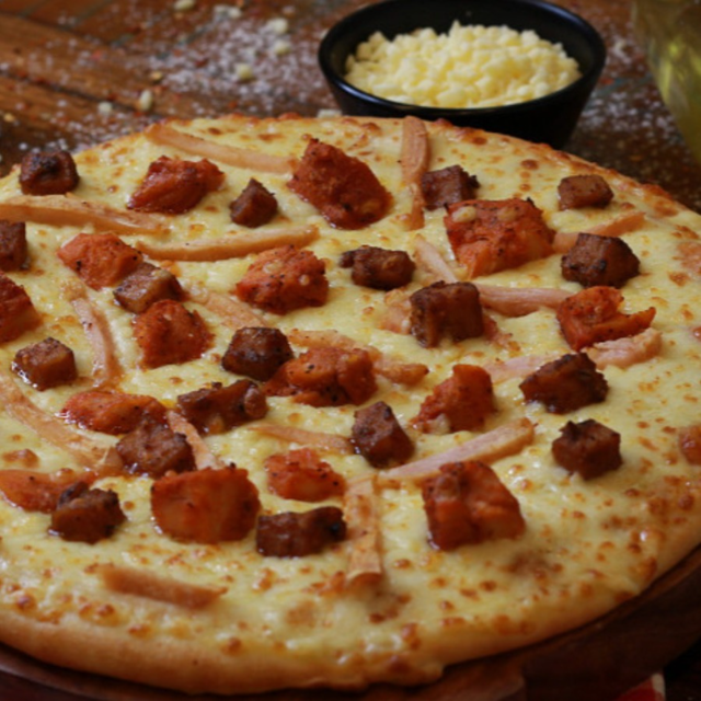 15" La Pino’z Chicken Pizza.