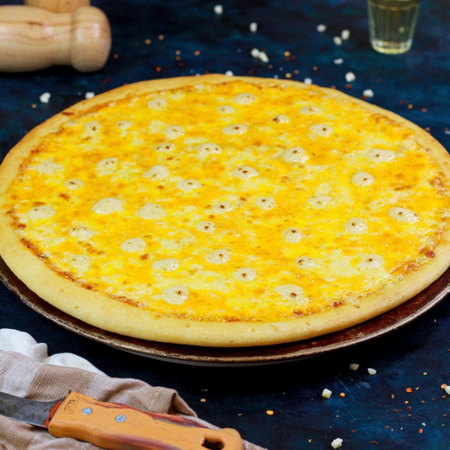 12" Cheezy 7 Pizza.
