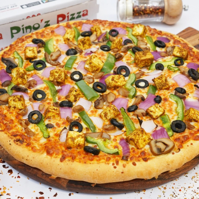 9" La Pino'z Paneer Pizza.