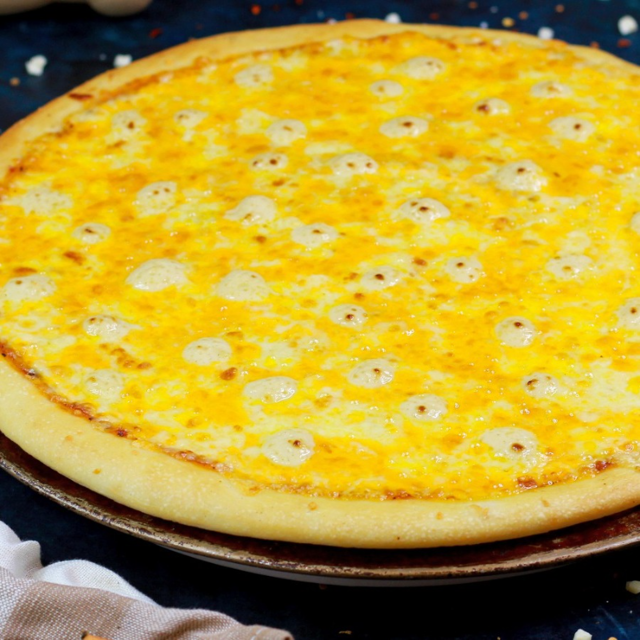 15" Cheezy 7 Pizza.