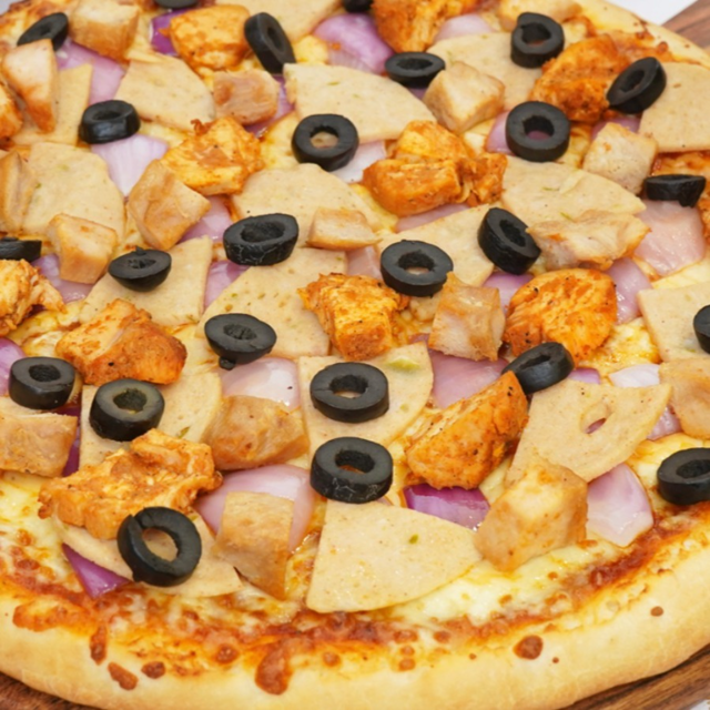 15" 4 Cheese Chicken Pizza.