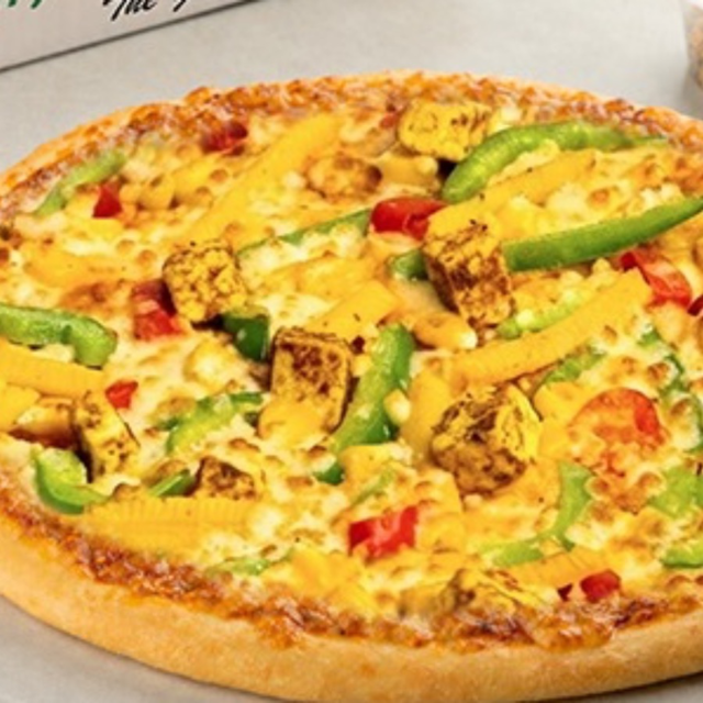 18" Spicy Chicken Pizza.