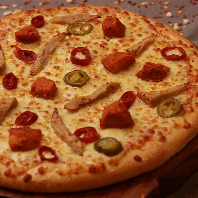15" Spicy Chicken Pizza.