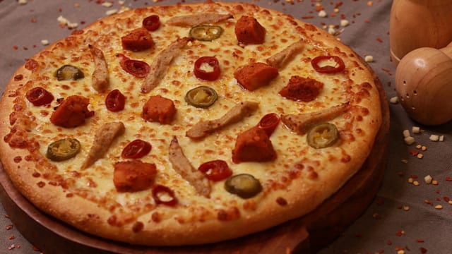 9" Spicy Chicken Pizza.