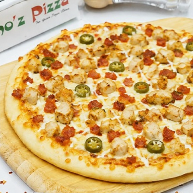 18" Hot Chicken Bacon Ranch Pizza.