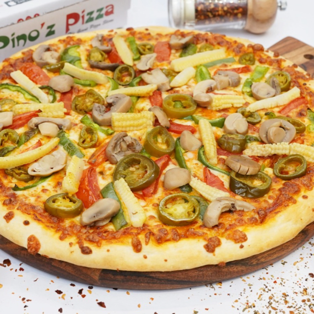 18" Las Vegas Treat Pizza.