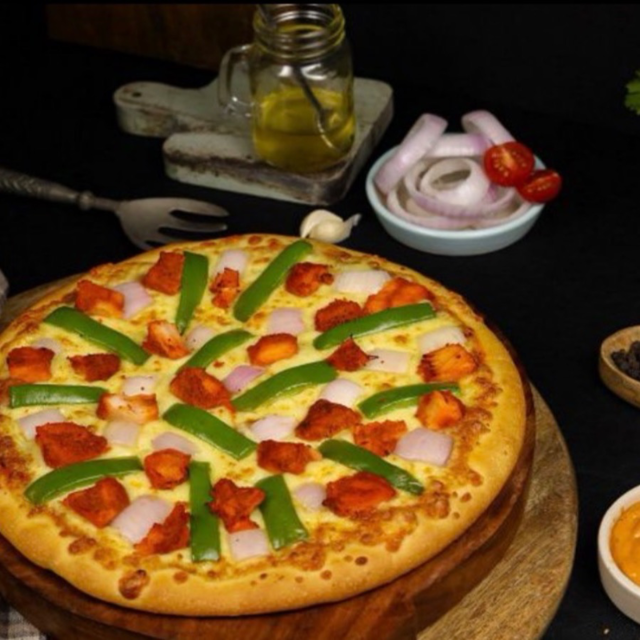 15" Spicy Chicken Pizza.