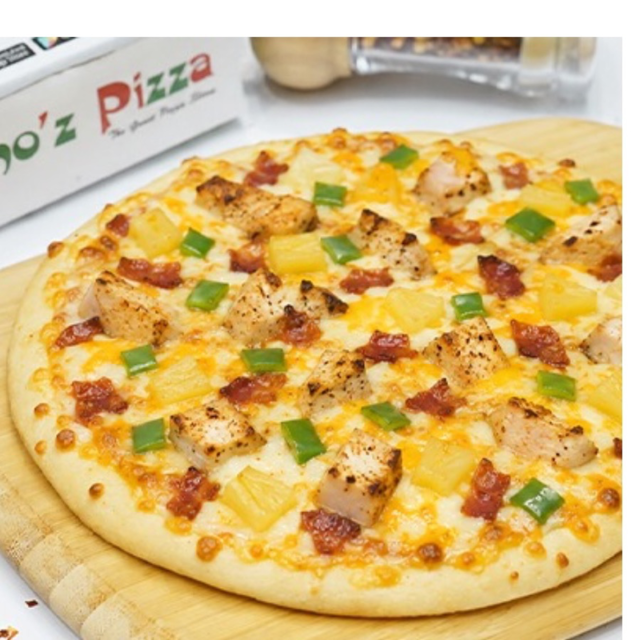 18" Havana Hawaiian Pizza.
