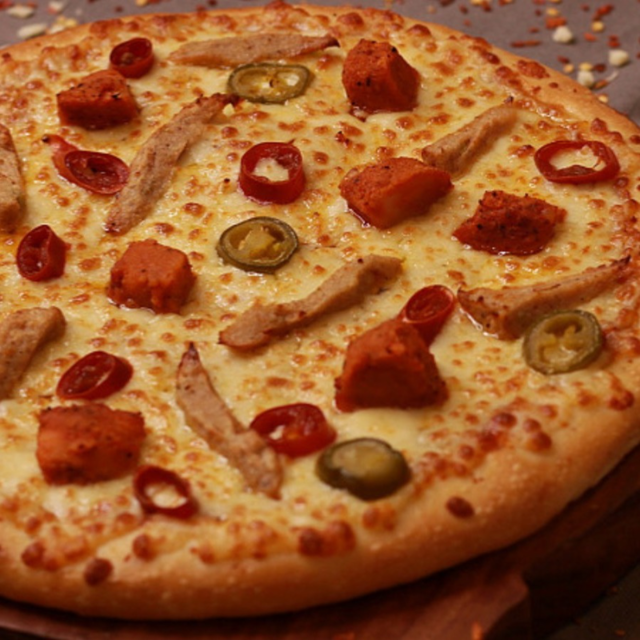 9" Spicy Chicken Pizza.