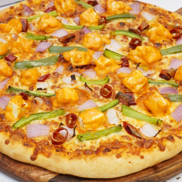 15" La Pino'z Paneer Pizza.