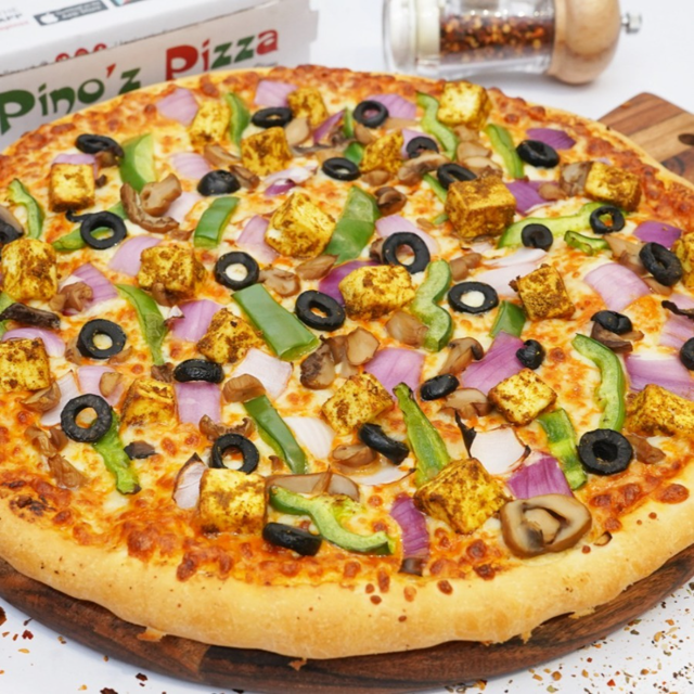 15" La Pino'z Paneer Pizza.