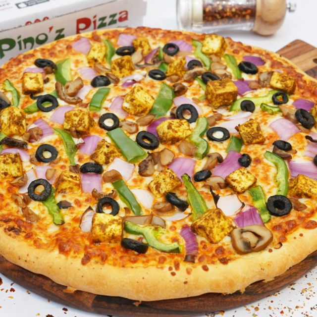 12" La Pino'z Paneer Pizza.