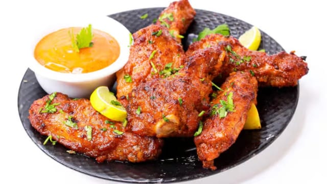 Spicy Garlic Wings (8).