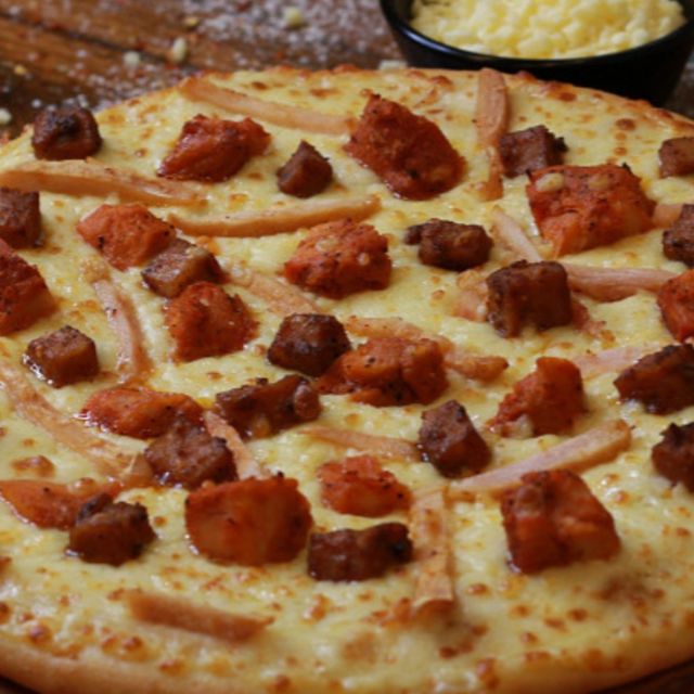 9" La Pino’z Chicken Pizza.