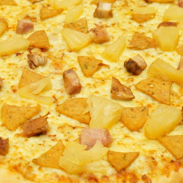 18" Havana Hawaiian Pizza.
